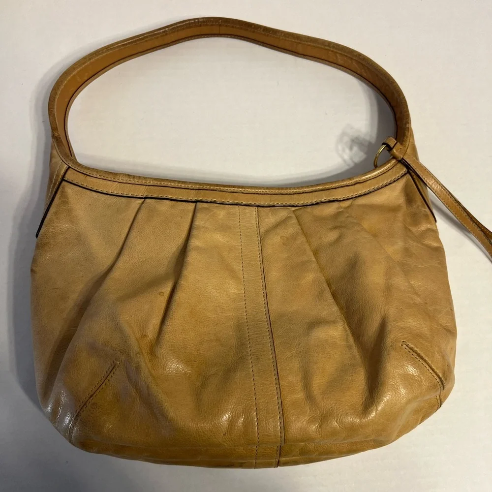 Coach vintage Ergo Y2K pleated half moon leather hobo Camel‎ style # 12235